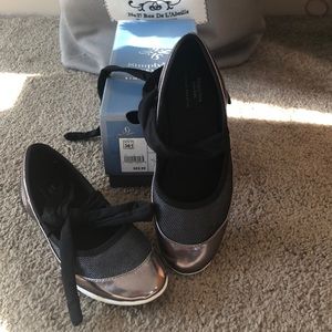 Simply Vera Vera Wang Ballet Tie Flats. Size 6